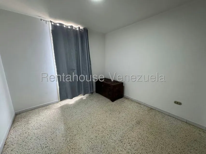 Apartamento (1 Nivel) en Alquiler en Colinas de Santa Monica, Distrito Metropolitano - 25