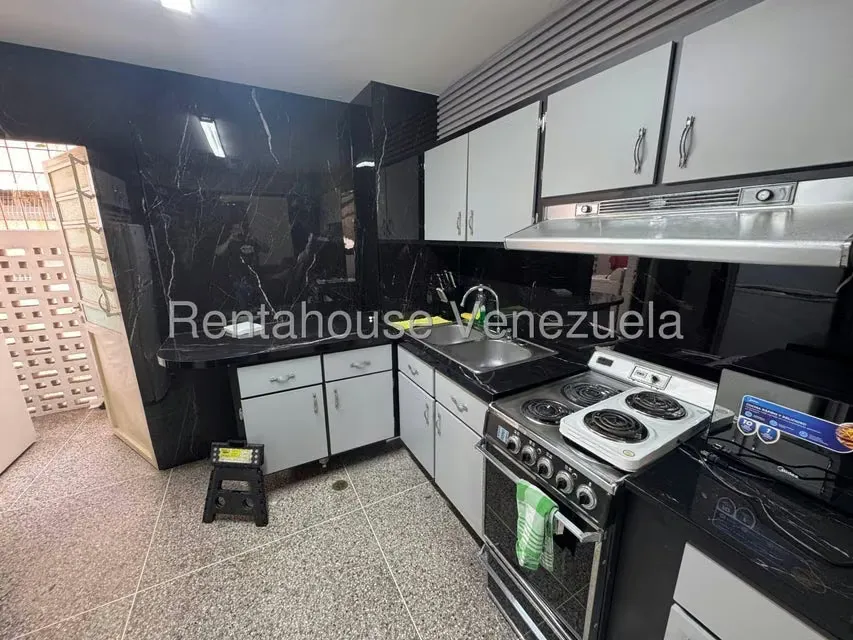 Apartamento (1 Nivel) en Alquiler en Colinas de Santa Monica, Distrito Metropolitano - 8