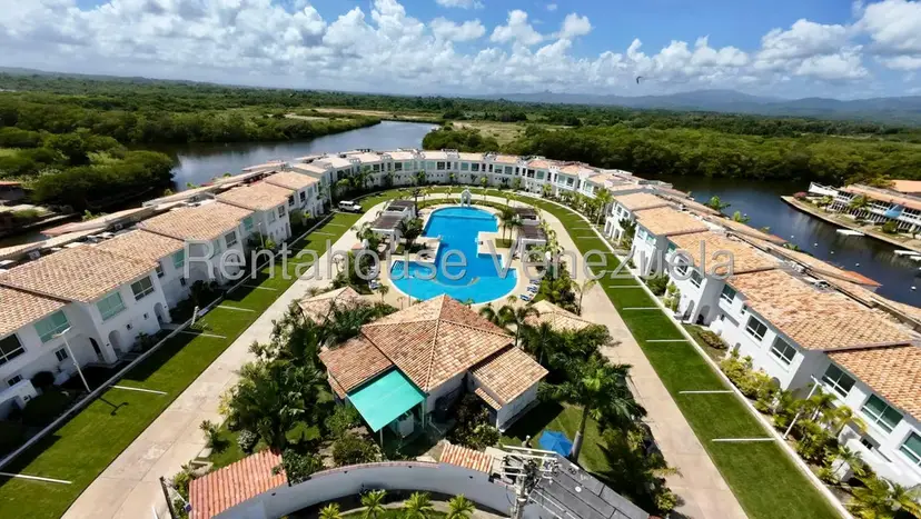 Townhouse (Duplex) en Venta en Puerto Encantado, Miranda