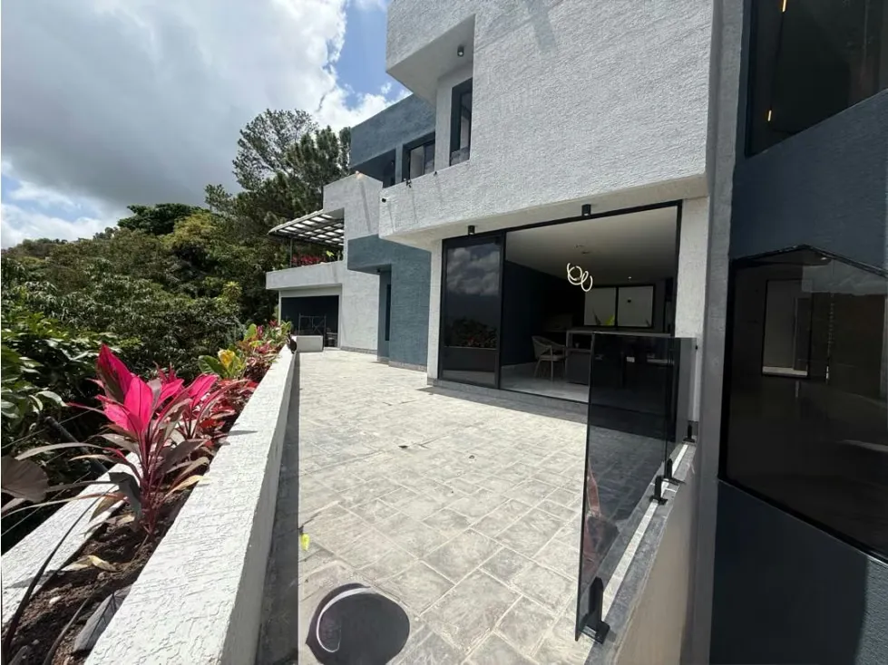 Casa de Lujo a Estrenar• Los Naranjos• Vista Franca al Avila• 720m2 - 2