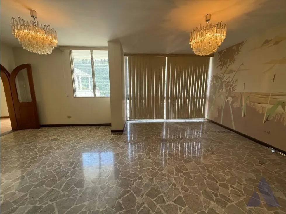 Se vende apartamento 218m2 La Trinidad 5876 - 5