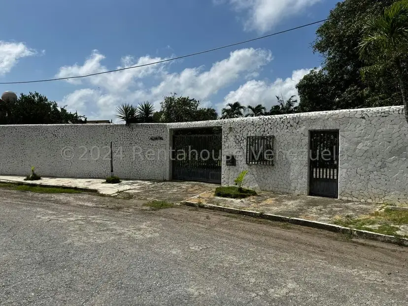 Casa (Casas de Playa) en Venta en Ciudad Balneario Higuerote, Miranda