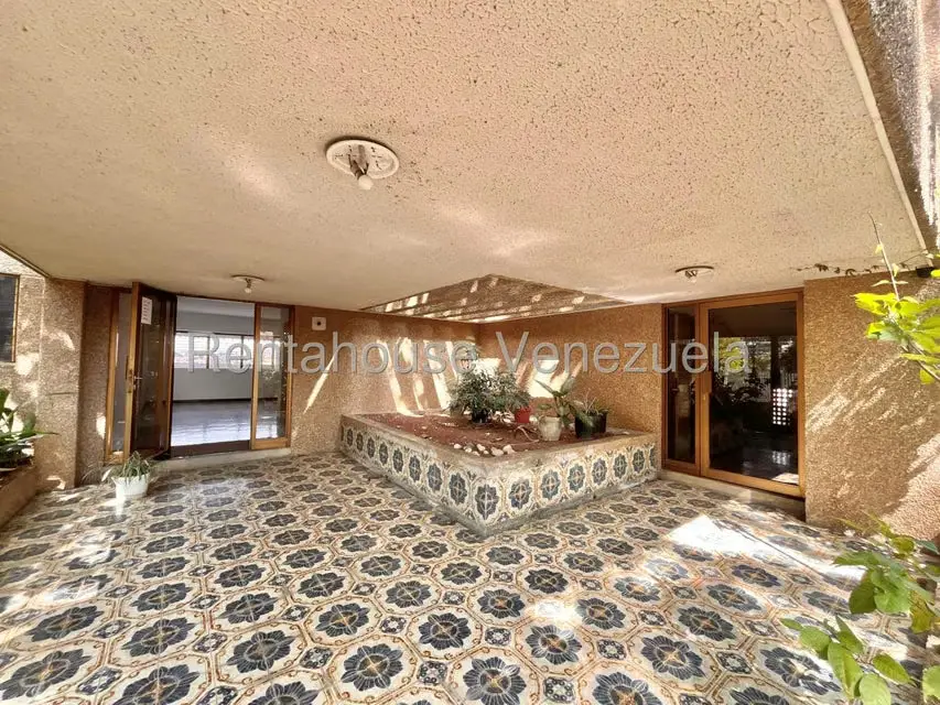 Apartamento (1 Nivel) en Venta en Colinas de Bello Monte, Distrito Metropolitano - 2