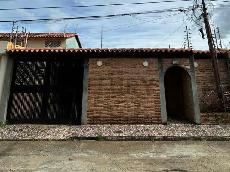 Espectacular casa en venta en Las Trinitarias/ Maturín