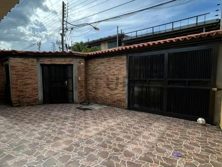 Espectacular casa en venta en Las Trinitarias/ Maturín - 2