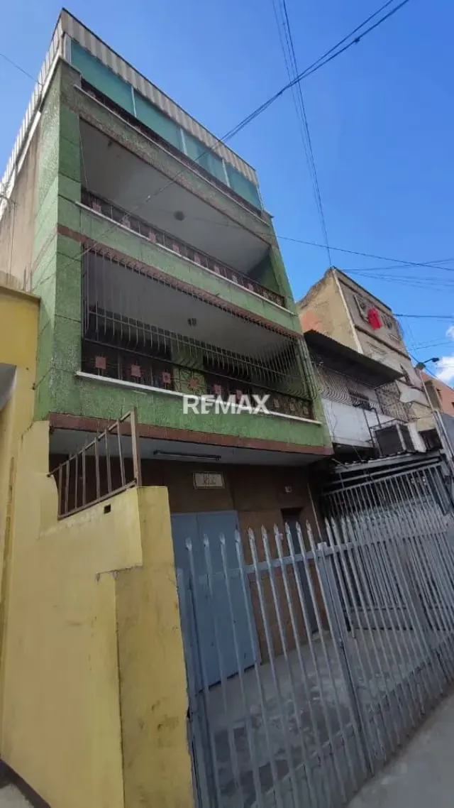 Edificio Comercial en Venta en Catia - 2
