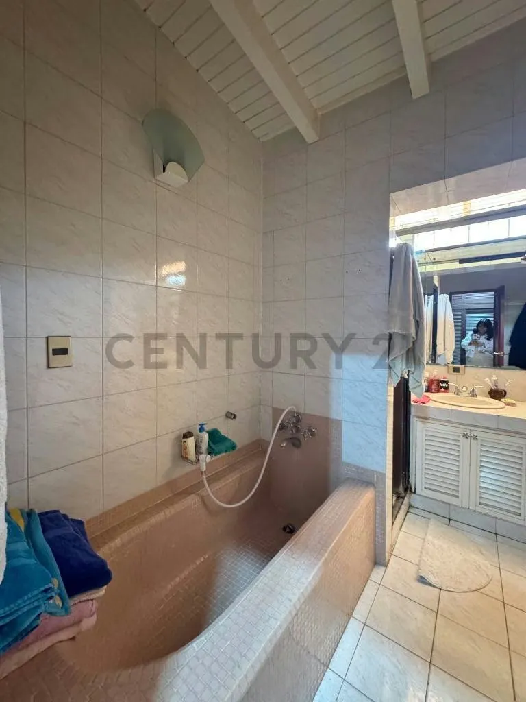 Casa en Venta en Santa Fe Sur | Calle Privada | Valle Alto - 24