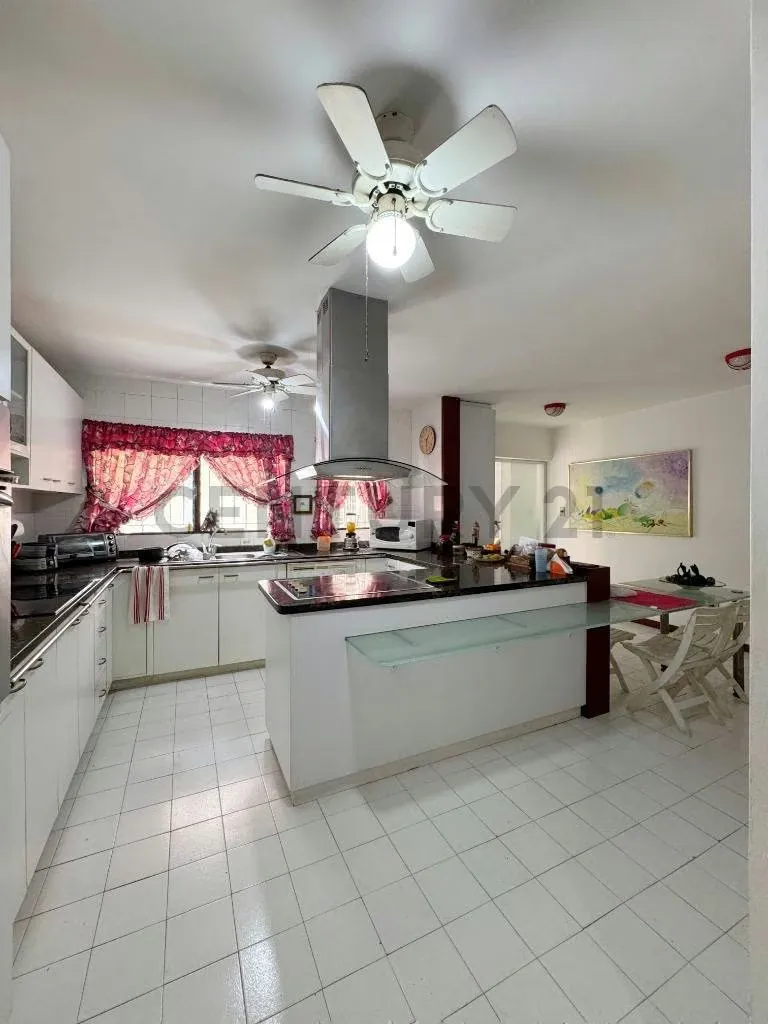 Casa en Venta en Santa Fe Sur | Calle Privada | Valle Alto - 8
