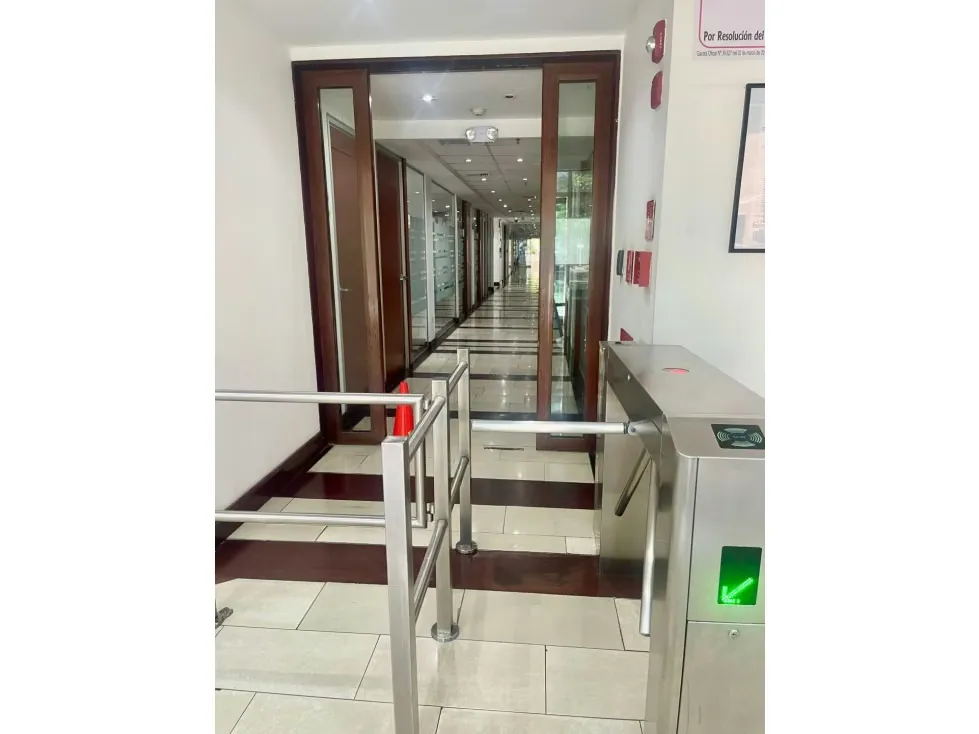 Vendo edificio 4136m2 Las Mercedes 0420
