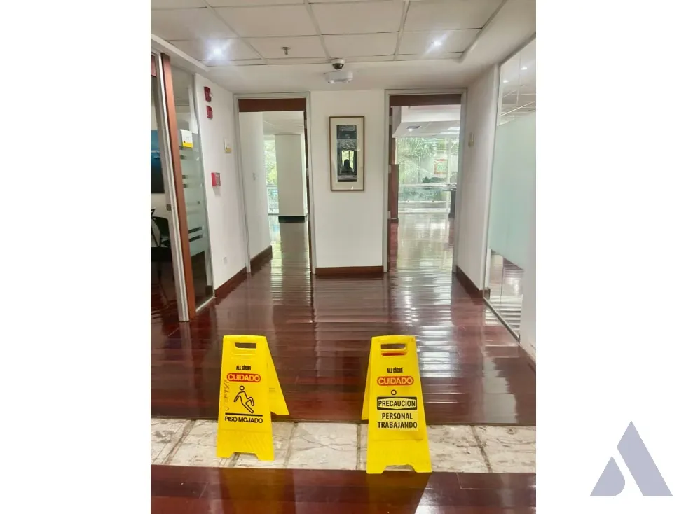Vendo edificio 4136m2 Las Mercedes 0420 - 17