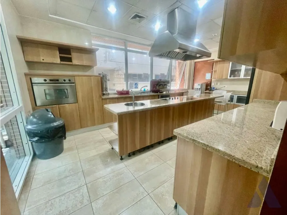 Vendo edificio 4136m2 Las Mercedes 0420 - 20