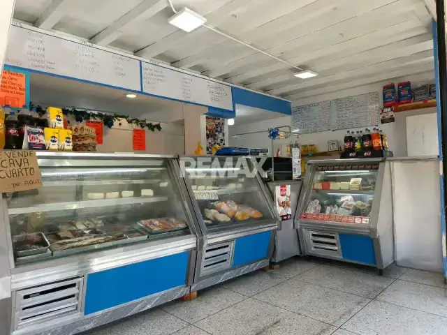 Se alquila Carnicería full equipada. Fondo de Comercio.