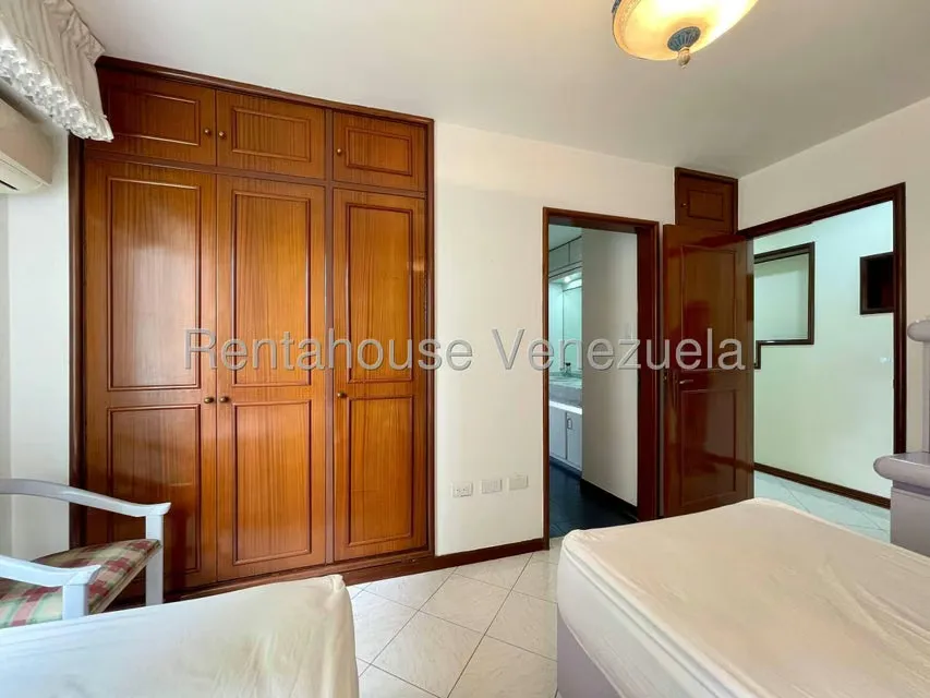 Apartamento (1 Nivel) en Venta en La Florida, Distrito Metropolitano - 34