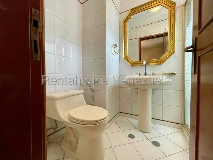 Apartamento (1 Nivel) en Venta en La Florida, Distrito Metropolitano - 41