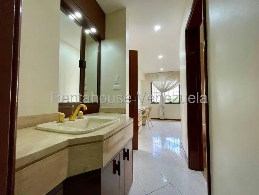 Apartamento (1 Nivel) en Venta en La Florida, Distrito Metropolitano - 48