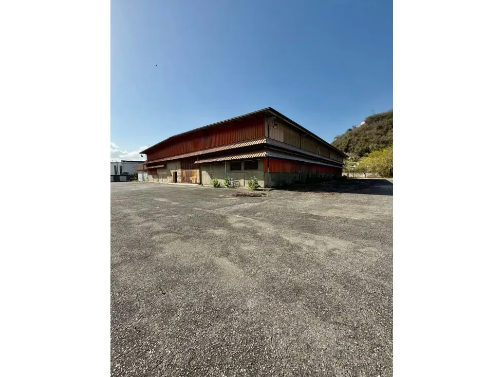 Se vende galpón 2.000m2 Guarenas - 2