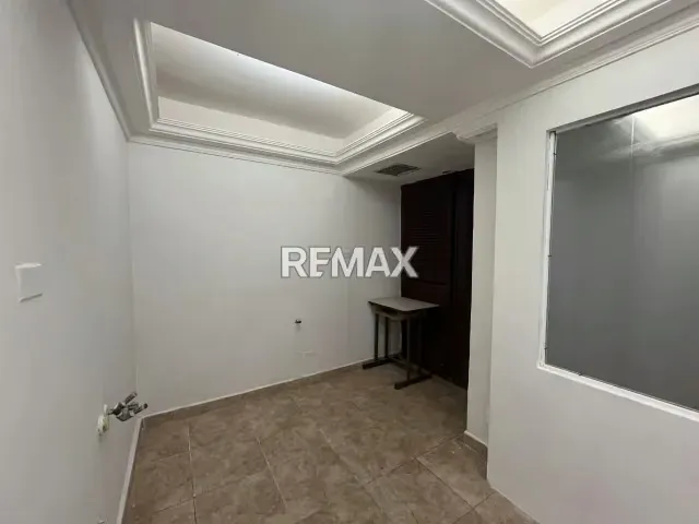 Local Comercial en el Edificio Sabrina - 12