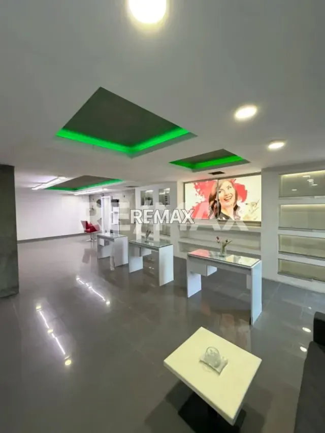 Centro Comercial en Venta Av. Fuerzas Armadas - 4
