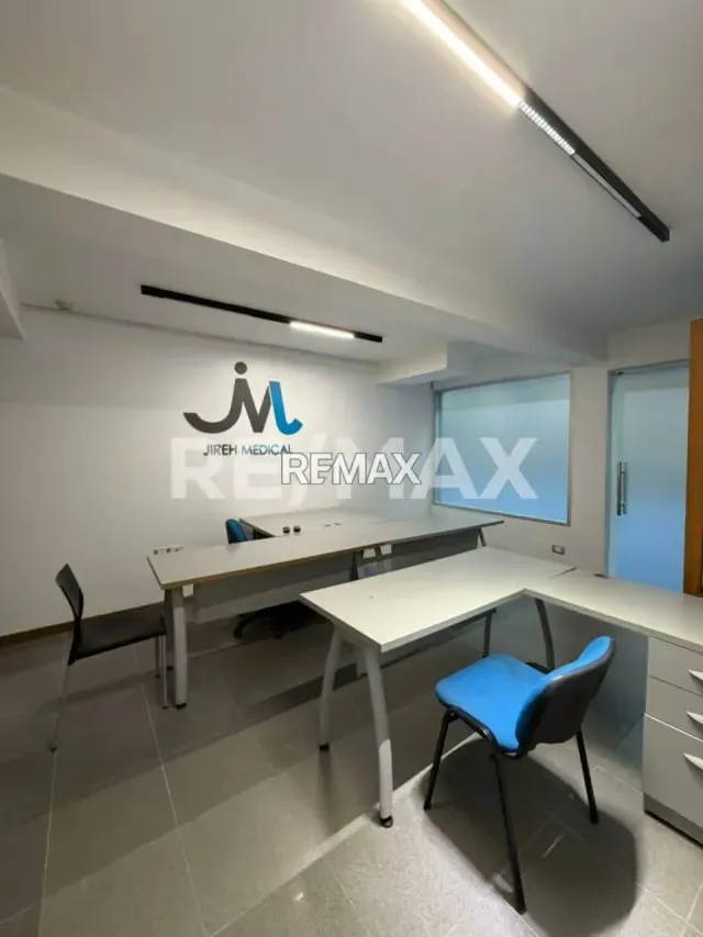 Centro Comercial en Venta Av. Fuerzas Armadas - 10