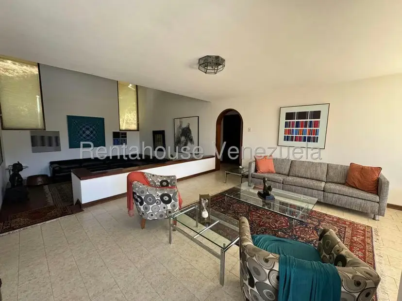 Casa (Multipes Niveles) en Venta en Prados del Este, Distrito Metropolitano