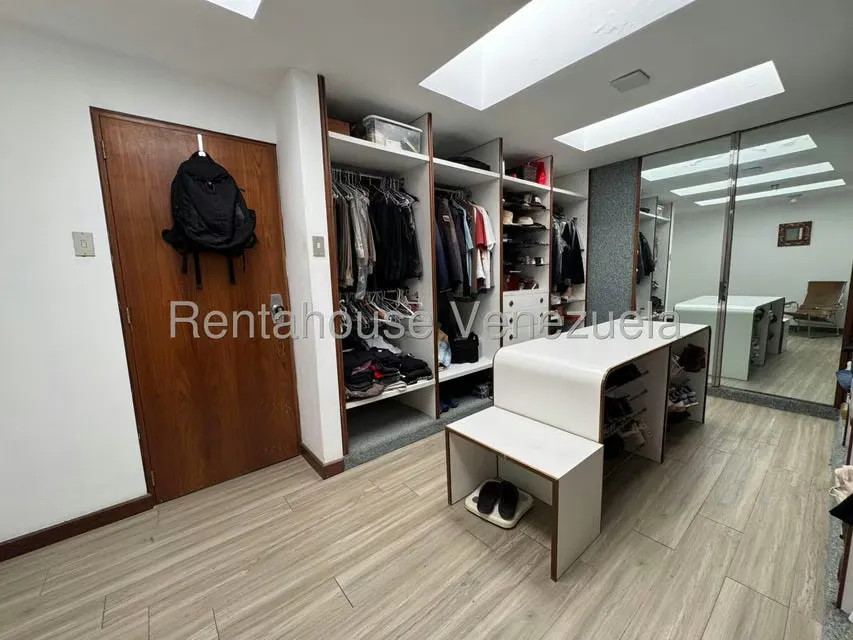 Casa (Multipes Niveles) en Venta en Prados del Este, Distrito Metropolitano - 40