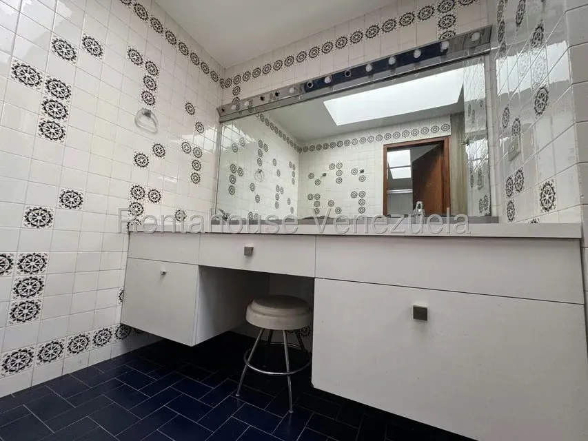 Casa (Multipes Niveles) en Venta en Prados del Este, Distrito Metropolitano - 43