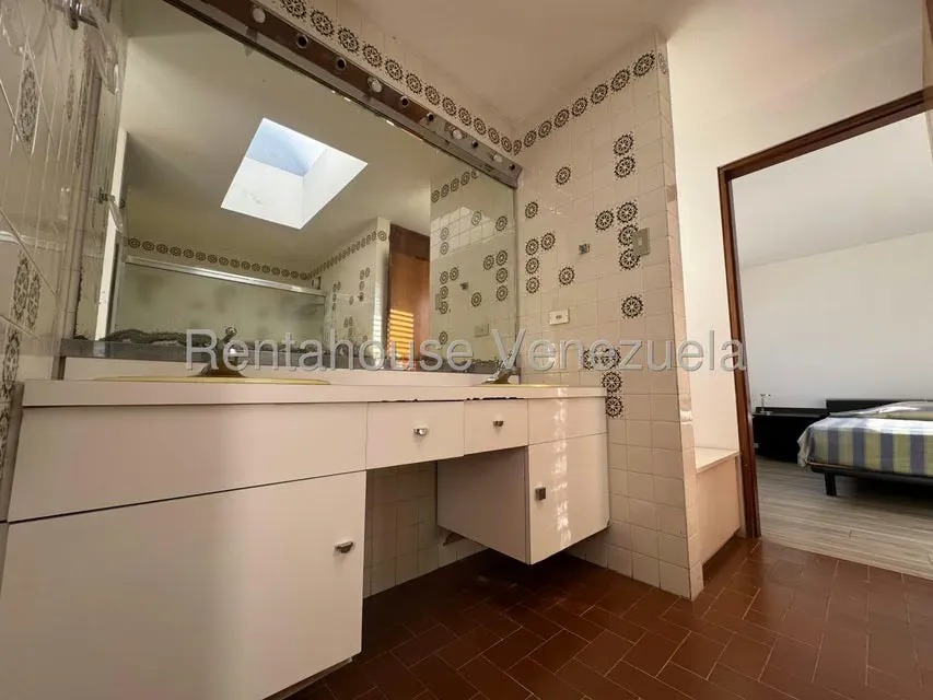Casa (Multipes Niveles) en Venta en Prados del Este, Distrito Metropolitano - 56