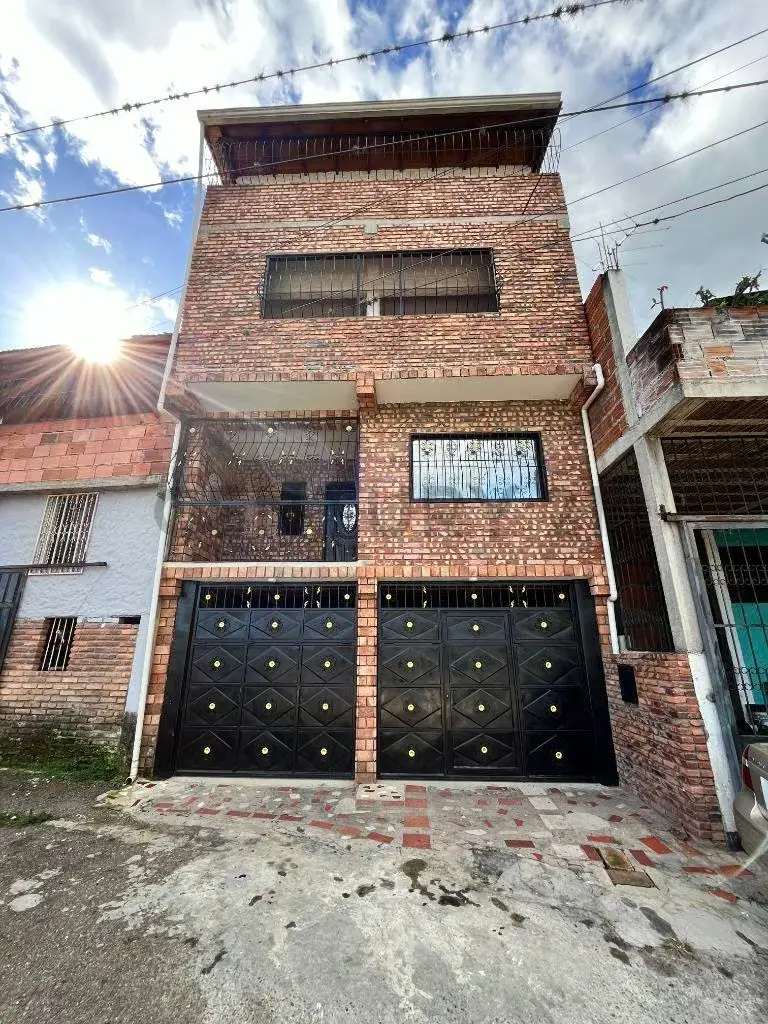 Casa Multifamiliar + Terraza Social en Guásimos