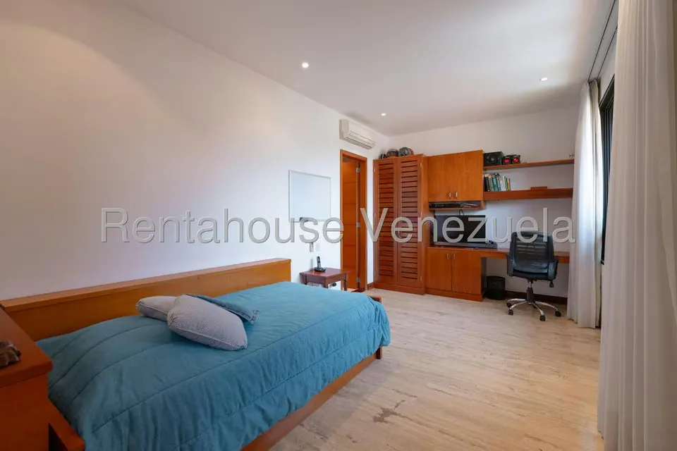 Apartamento (Penthouse) en Venta en Colinas de Valle Arriba, Distrito Metropolitano - 38