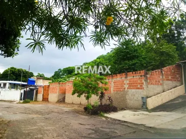Terreno Residencial en Venta en Lomas del Este Calle Cerrada - 3