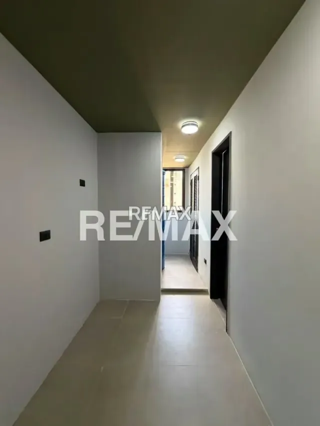 En Venta Oficina en el C.C. Montielco - 11