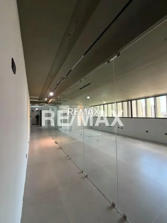 En Venta Oficina en el C.C. Montielco - 8