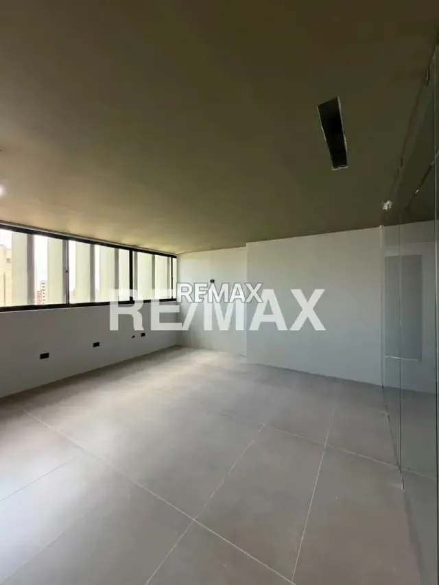 En Venta Oficina en el C.C. Montielco - 9