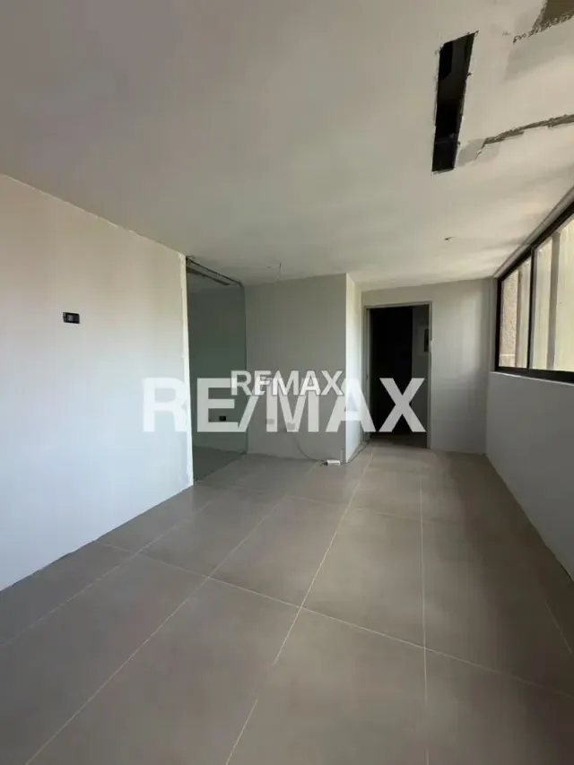 En Venta Oficina en el C.C. Montielco - 10
