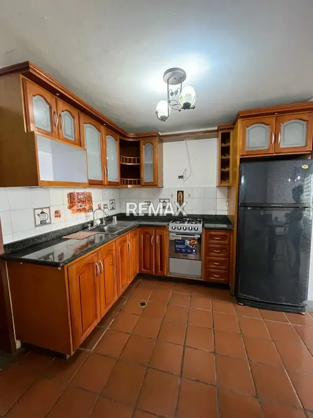 Disponible para alquiler casa tipo thownhouse zona de llano alto