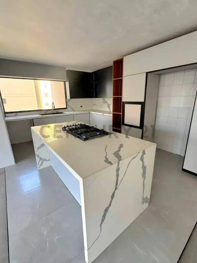 Apartamento en venta en Lechería. Av. Bolívar. Edif. La Corbeta