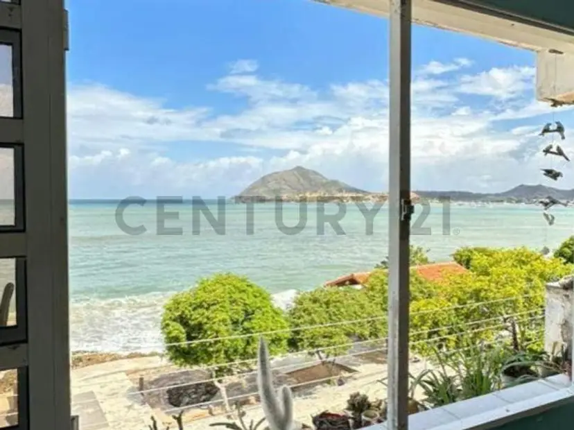 Edificio en juan griego con vista al mar