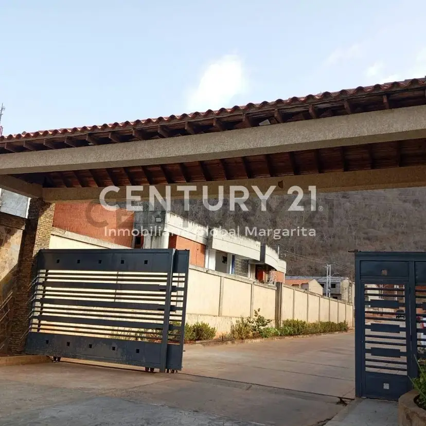 Inmobiliaria global Margarita ofrece para la Venta TH, en el valle