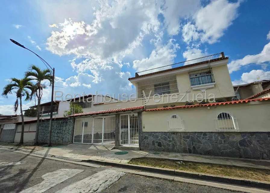 Casa (Multipes Niveles) en Venta en Macaracuay, Distrito Metropolitano - 2