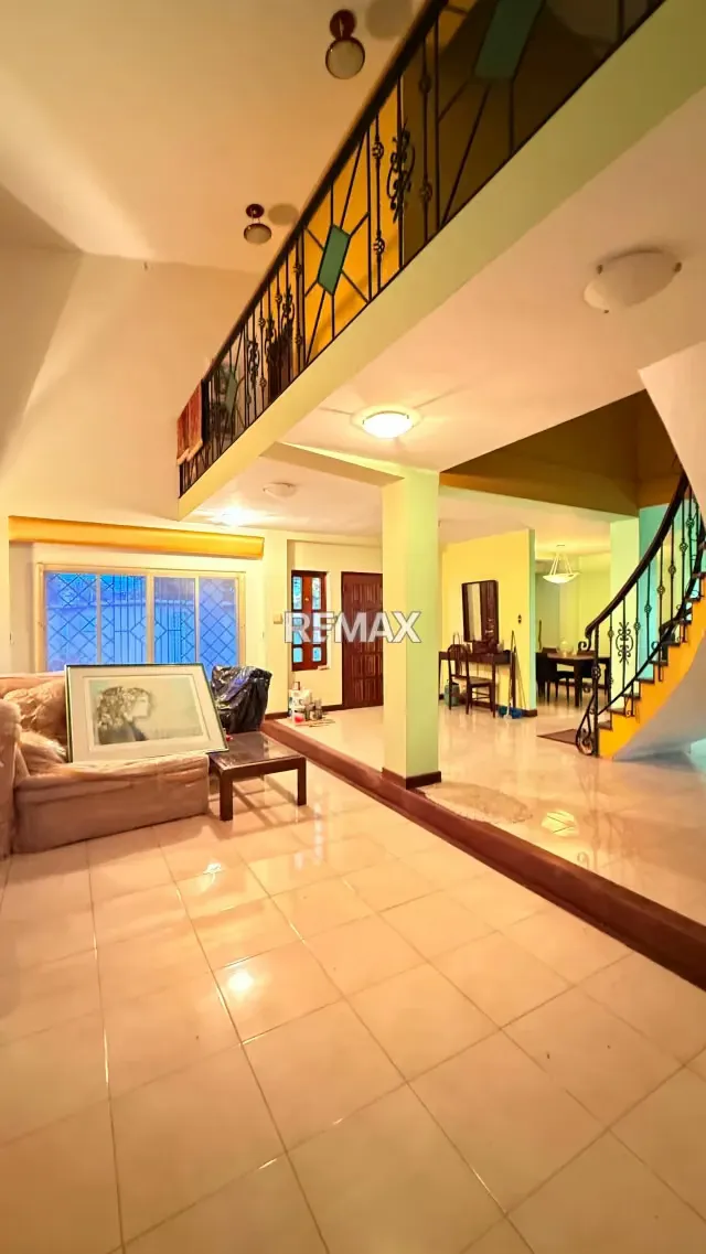 Hermosa casa unifamiliar con un moderno diseño estilo townhouse - 8