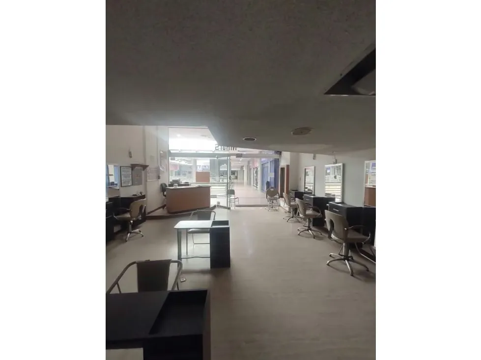 Se Alquila Local Comercial en CC Galerias El Paraiso - 3