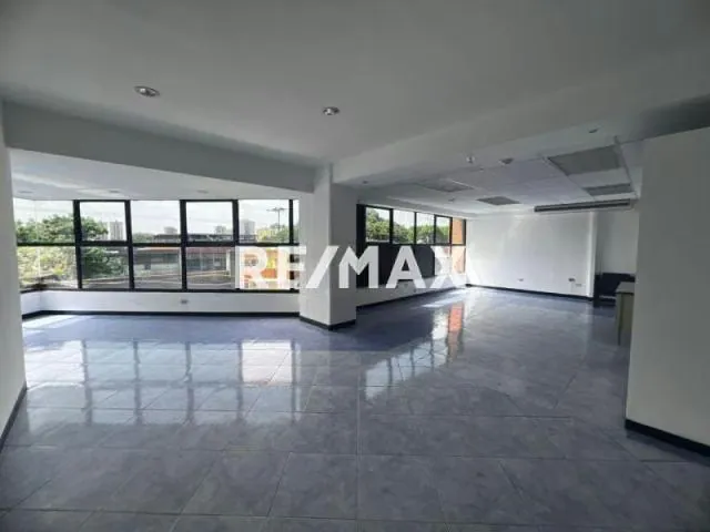 Oficina En Alquiler El Lugar Perfecto Para Tu Negocio Ubicada En El Centro Empresarial Uniaragua. - 2