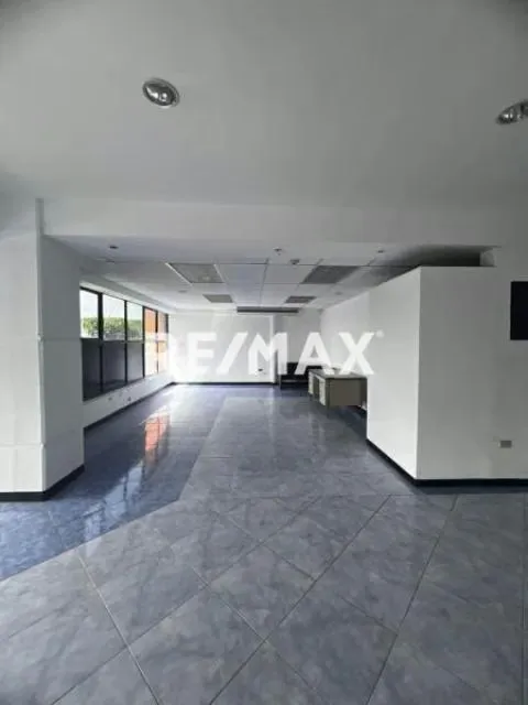 Oficina En Alquiler El Lugar Perfecto Para Tu Negocio Ubicada En El Centro Empresarial Uniaragua. - 3
