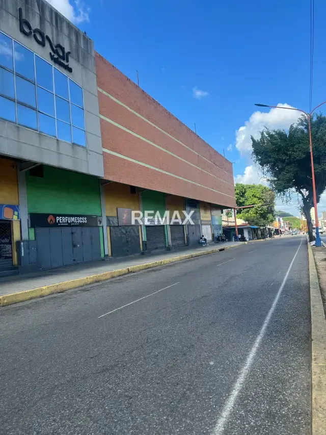 En Venta Local Comercial Gran Bazar Valencia Av Lara - 3