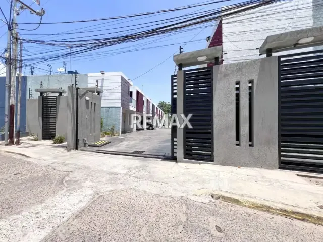 Town house en venta en Villa Niza, Sector El Perú, San Francisco