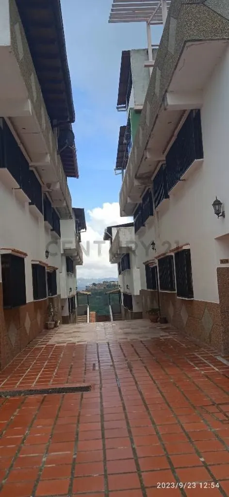 VENTA DE TOWNHOUSE SECTOR LAGUNETICA LOS TEQUES - 3