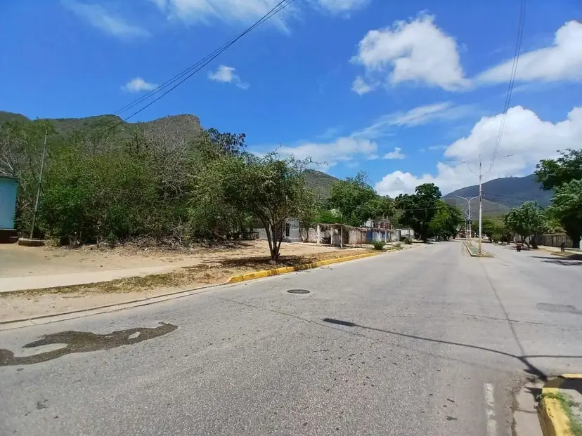 Terreno en Autopista El Valle - Porlamar | Ideal para Desarrollos Urbanísticos