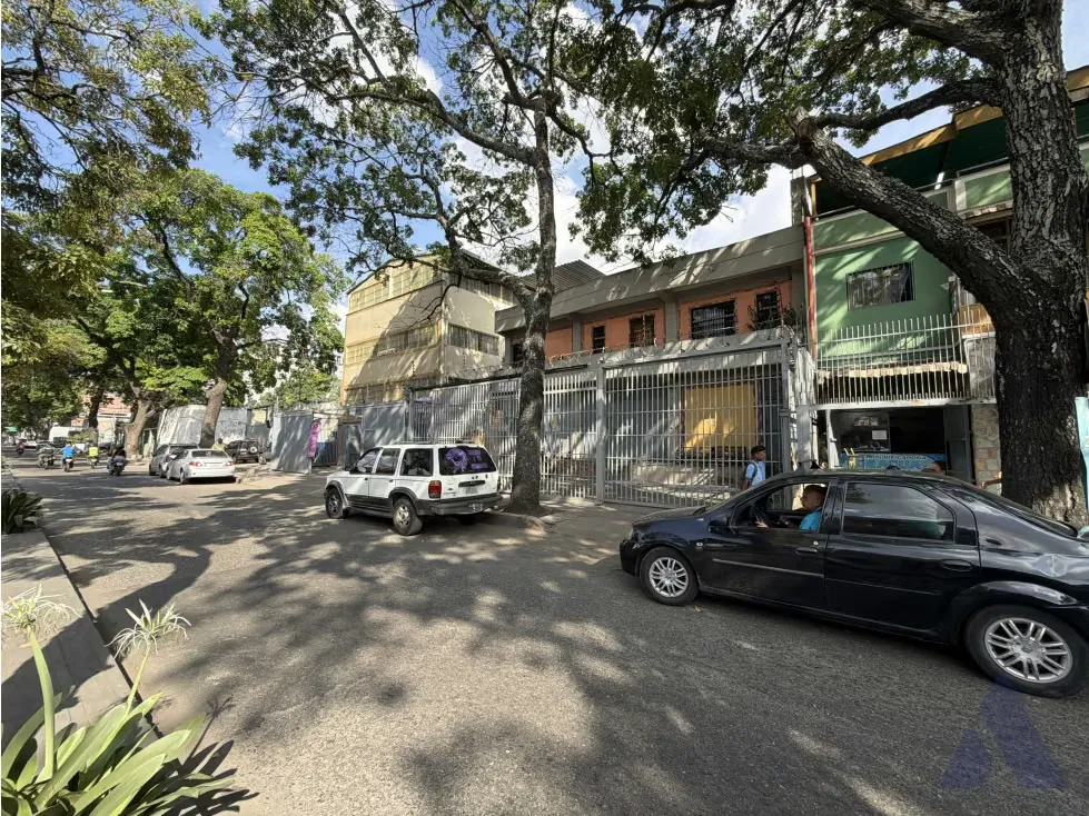 Vendo edificio comercial 780m2 Av. Roosevelt 0736 - 23