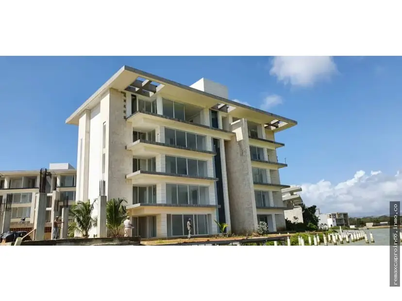 En venta Excelente Pent House con Muelle Privado C-1769971