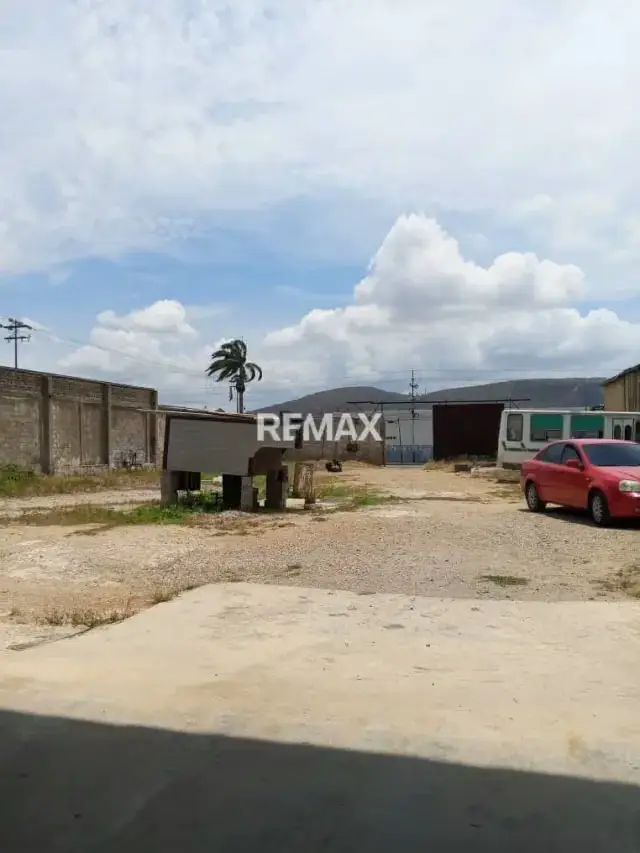 Se alquila galpon de 600 m² de Nave en zona industrial I